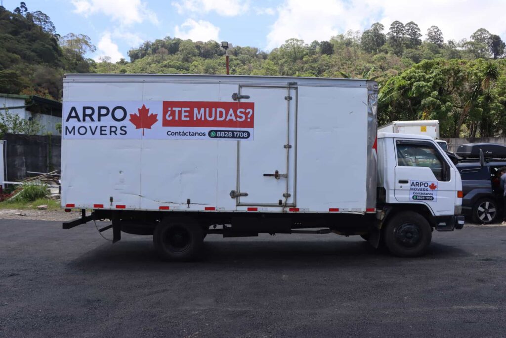 camion blanco mediano